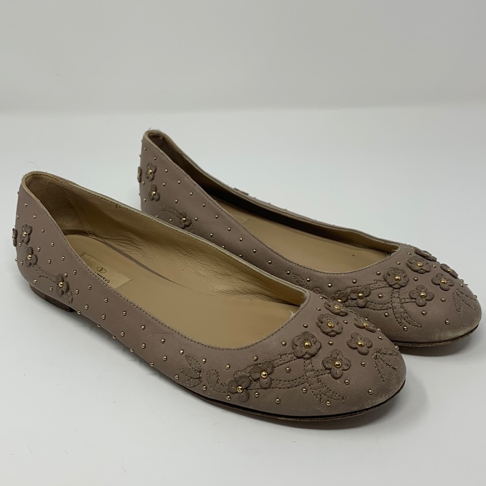 Valentino Garavani leather flower and studs ballet flat size 38
